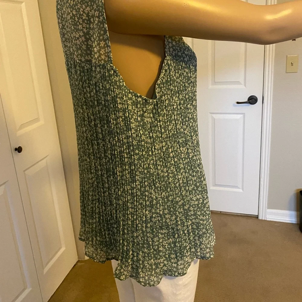EUC Pleione Floral Blouse. - Picture 9 of 15